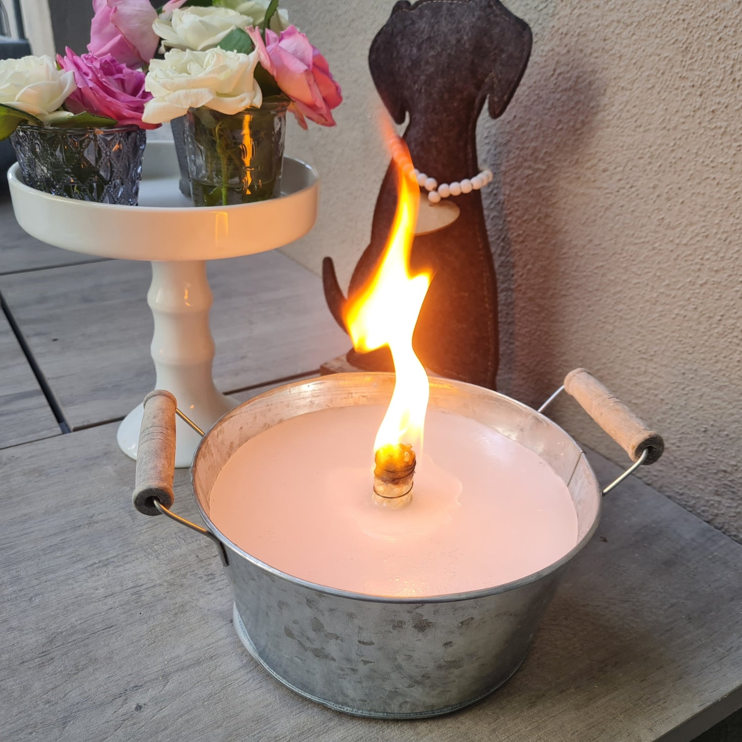 Schwabenfire Kleine Outdoor mit Dauerdocht Kerze in Zink-Schale mit Henkel, 16,5cm Durchmesser, Leicht & Stabil Stimmungsvolles Geschenk